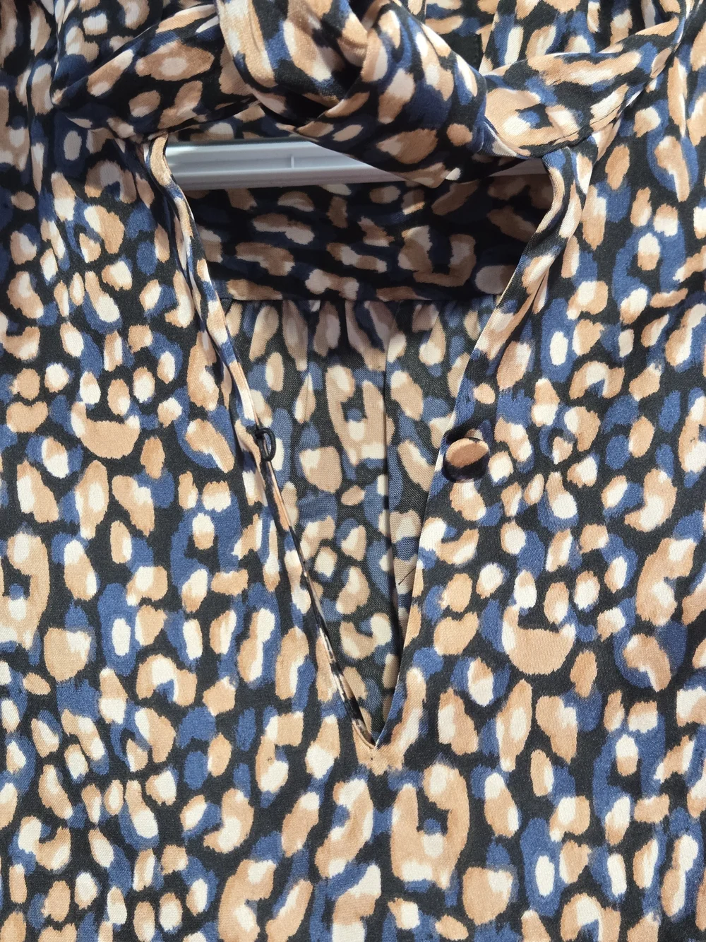 J.Crew 365 XS Leopard Print Tie Neck Sleeveless Blouse Animal Print Top